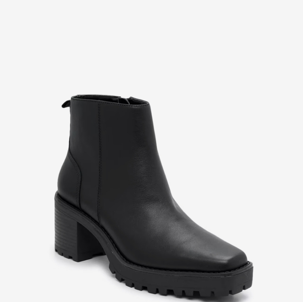New! Andre Assous "Milla" Boot 6